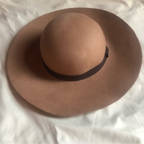 ❤️NWOT Warehouse Cream /Tan 100% Wool hat wide brim - Picture 1 of 3